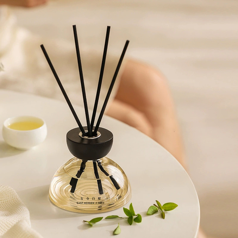 Butelka dyfuzora z patyczkami  – Home Fragrance Reeds recenzja i cena